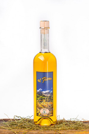 Liquore con Grappa al Fieno